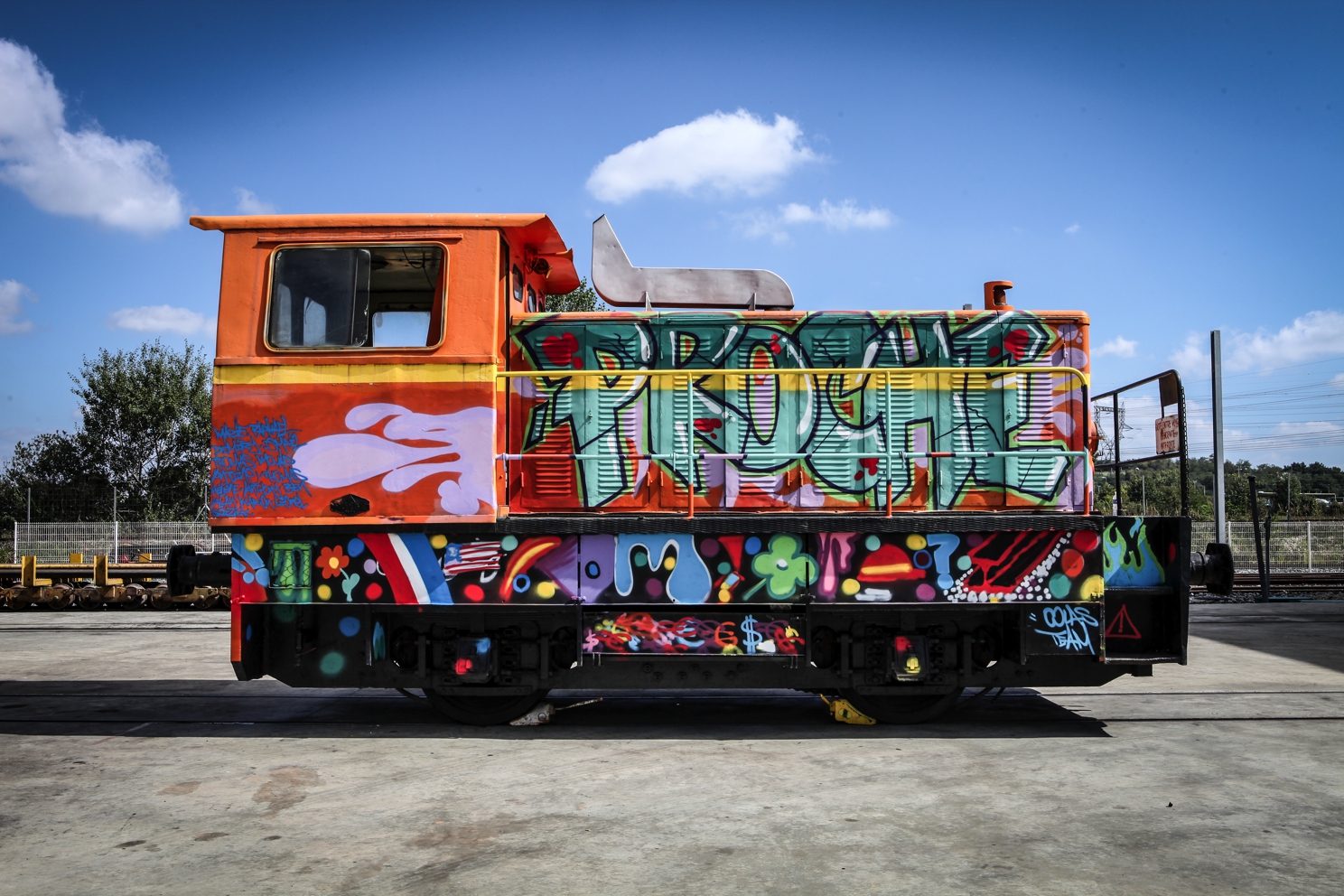 Locomotive peinte par la promo Colas Rail